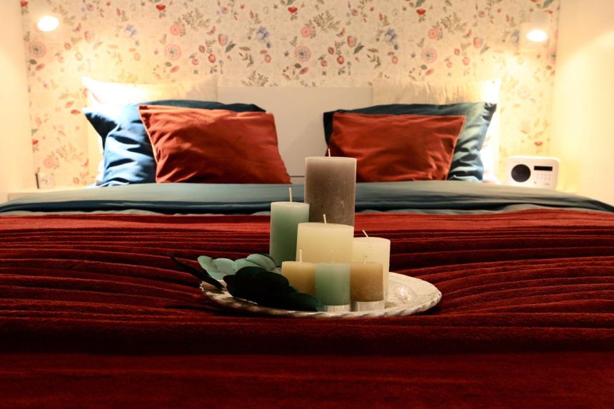 Obrázek - A hálószoba megvalósítása Eijffinger luxus virágos tapétával